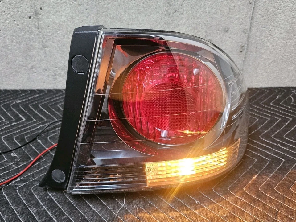 2003-04 雷克萨斯 IS300 运动设计正版右侧(乘客侧)尾灯 — 第 3/4 张图片