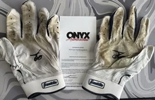 Jeferson Quero GAME USED / AUTOGRAPHED  Batting Gloves  Auto  2025 Onyx  BREWERS