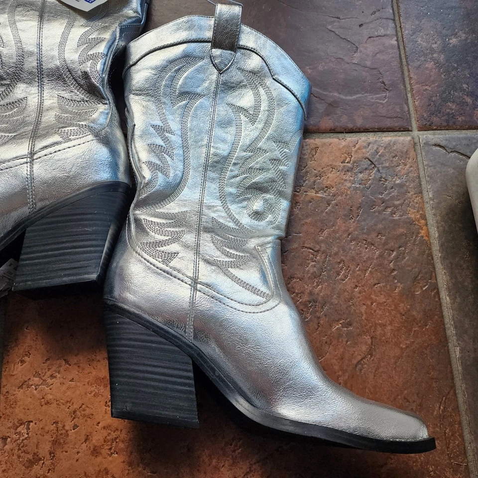 NEW Nine West Women's Silver Metallic Western Cowboy Boots, Size 8 (M), No Box - Image 4 of 4