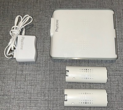 Psyclone Essentials Nintendo Wii Charge Station PX6522 with adapter & batteries