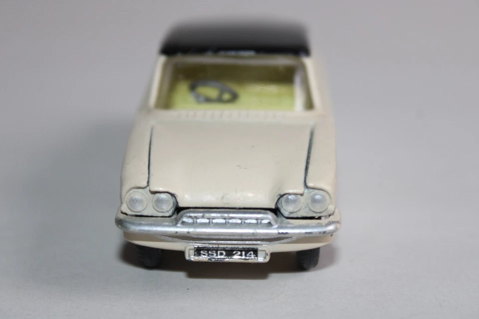 CORGI TOYS voiture Ford Consul Classic N° 315, à suspensions , réf H178 - Photo 3/4