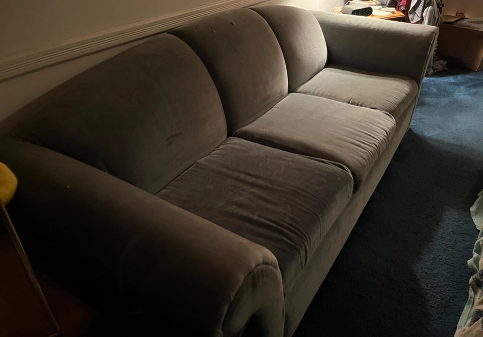 Sofá cama azul tamaño queen, necesita colchón nuevo, en buen estado Foto 2 de 4