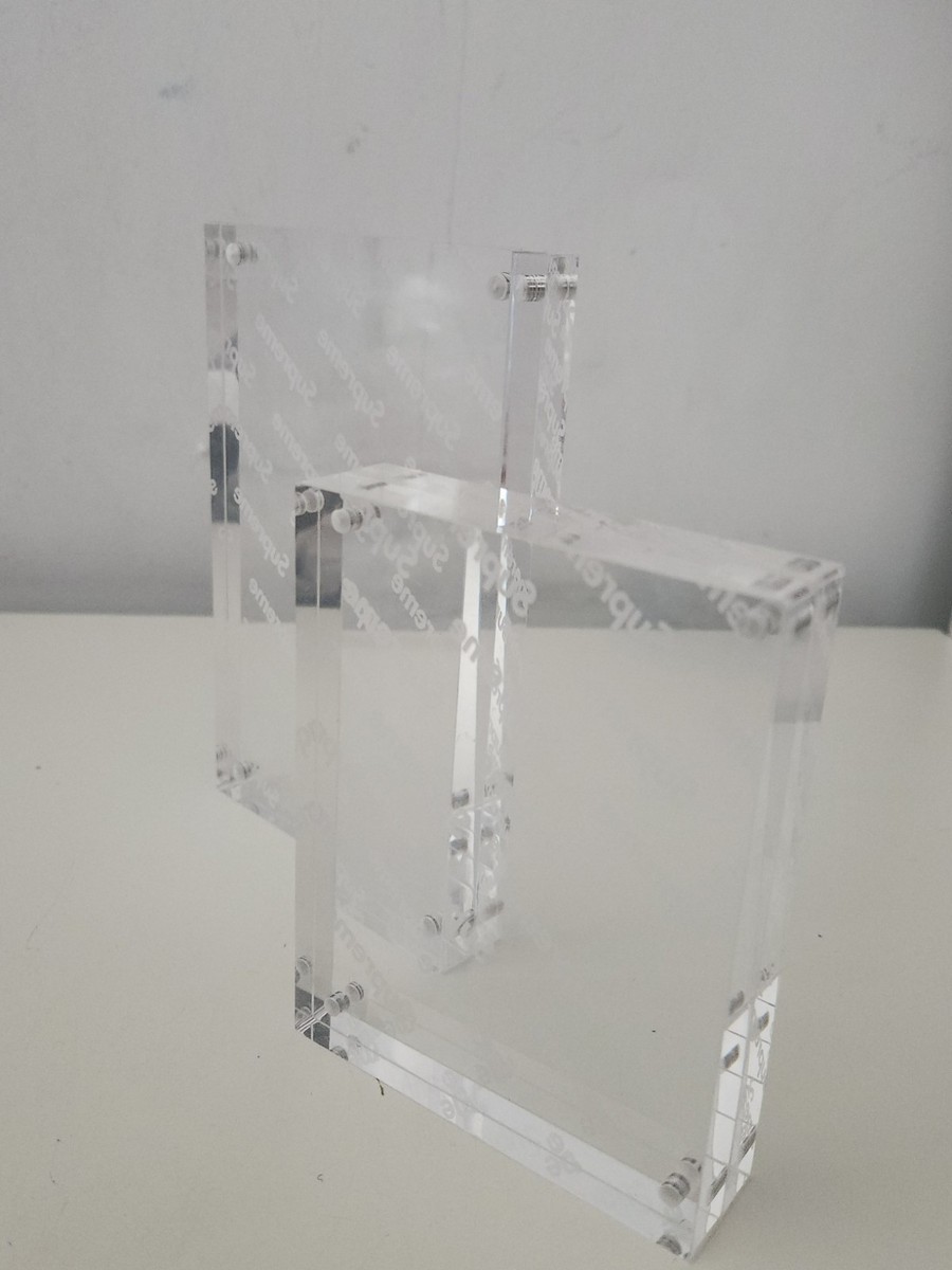フォトフレーム Supreme 19SS Acrylic Photo Frame Set Supreme Acrylic Photo Frame (Set of 2) (SS19) - $40