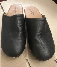 Black Leather Clogs Women s Size 6.5 Universal Threads