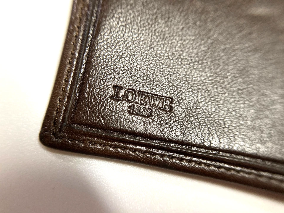 CARTERA DE CUERO ULTRA SUAVE EN RELIEVE ANAGRAMA VINTAGE LOEWE LOGOTIPO PLEGABLE ESPAÑA MARRÓN Foto 2 de 4