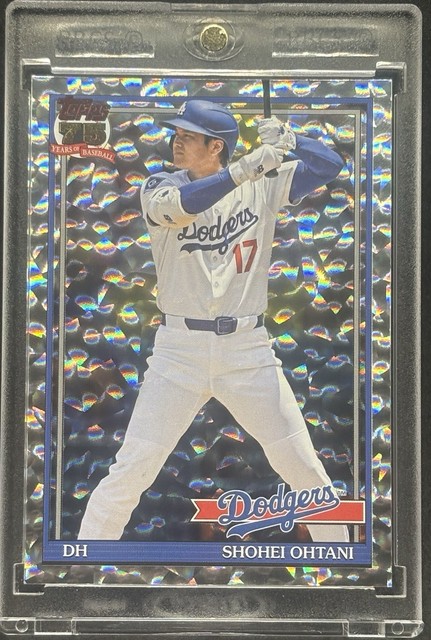 Shohei Ohtani Cracked Ice Refractor Topps Card Dodgers Mint