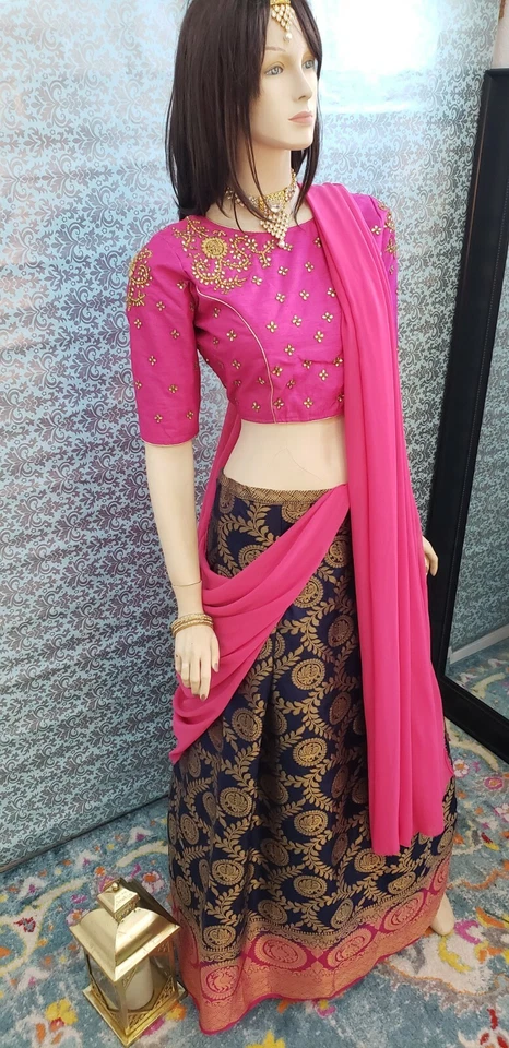 ~*~*~*~*~Lehanga clásica en azul marino y rosa magenta- Única en su clase Foto 4 de 4