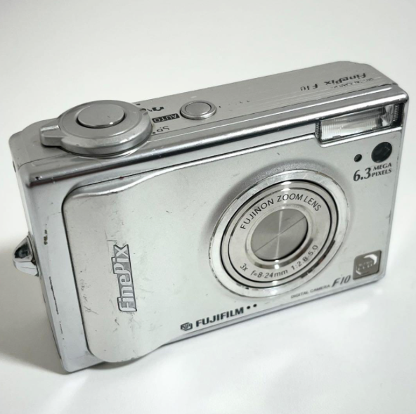 Excellent] Fujifilm FinePix F10 6.3MP Compact Digital Camera