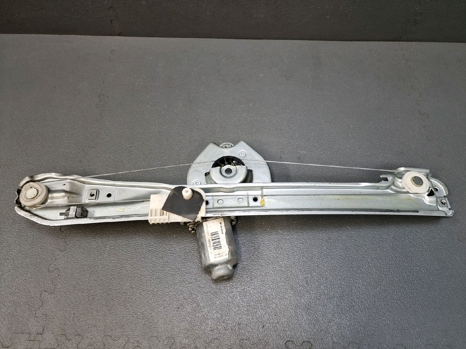 Régulateur De Vitre Arrière Gauche Pour BMW Série 5 E39 (1999-2004) – Référence 51358252429