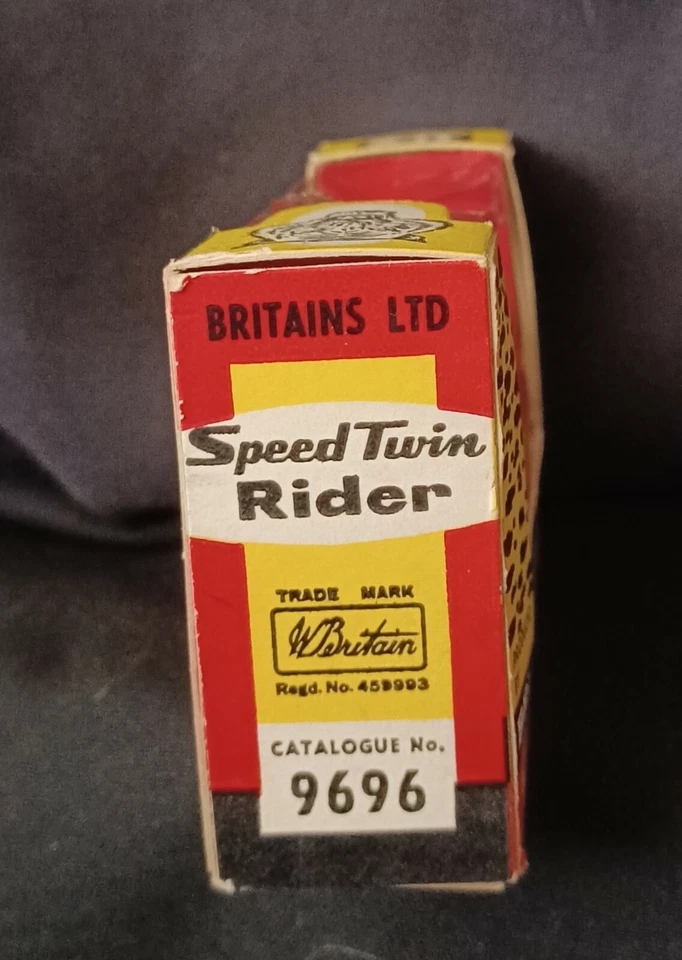NOS Britains Motorcycle Model #9696 TRIUMPH SPEED TWIN CAFE RACER  - Image 4 of 4