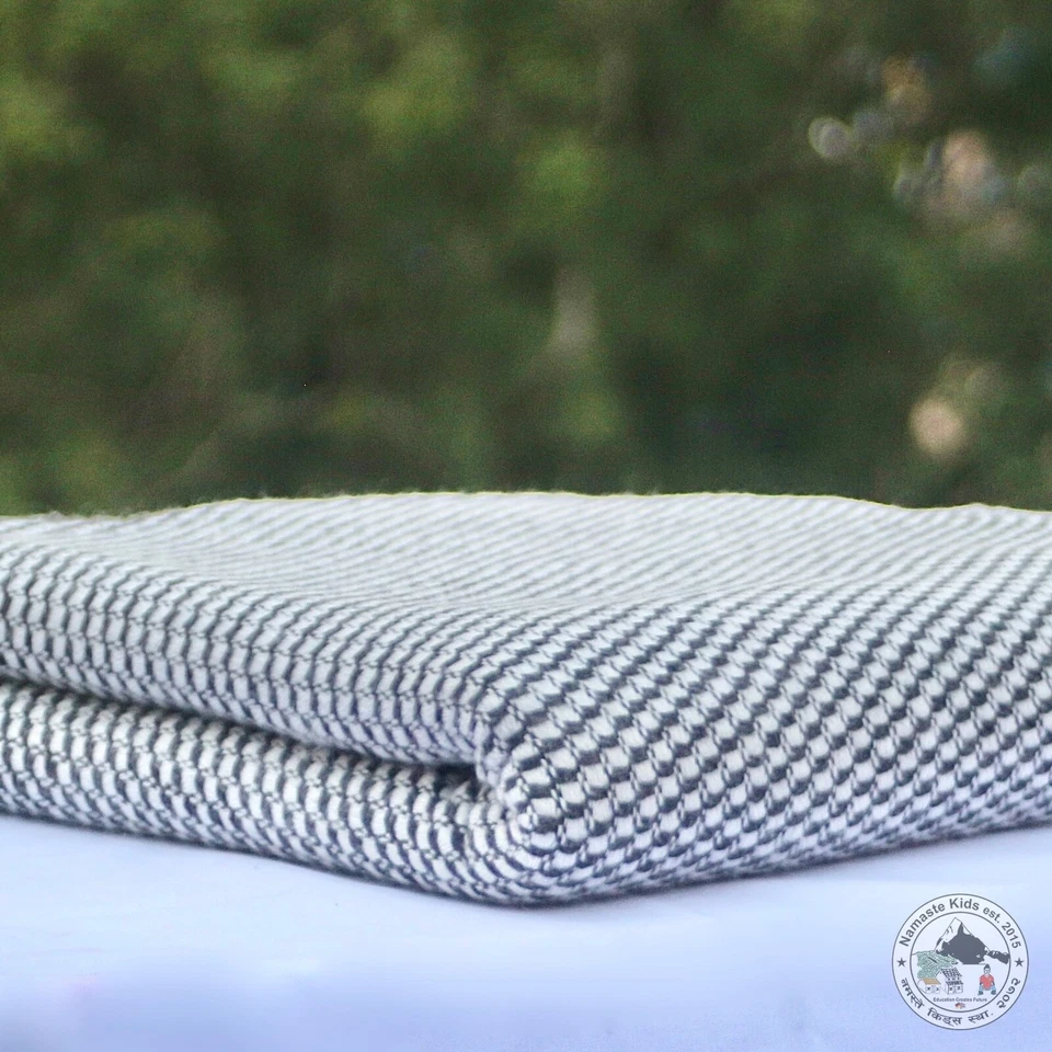 Kaschmirdecke "Damak (दमक)" - handgearbeitet aus Nepal, Tagesdecke, Kuscheldecke - Bild 4 von 4