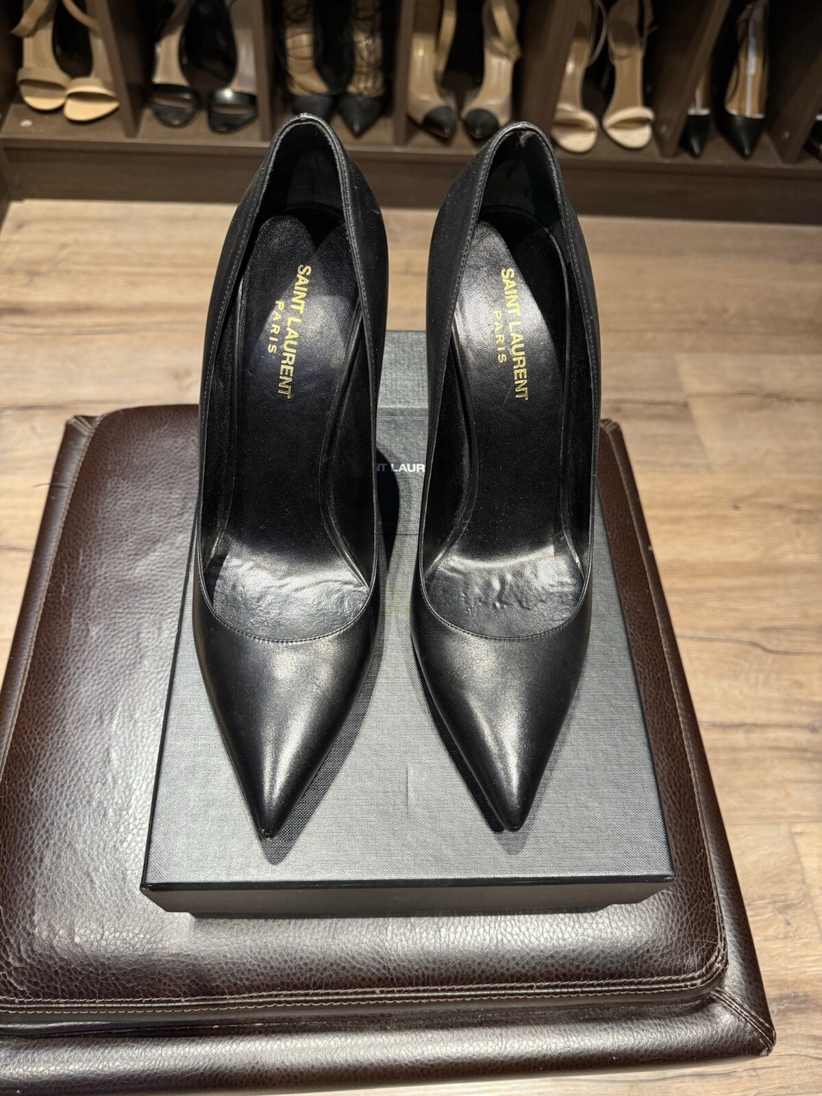Decolte Yves Saint Laurent in pelle nera taglia 41