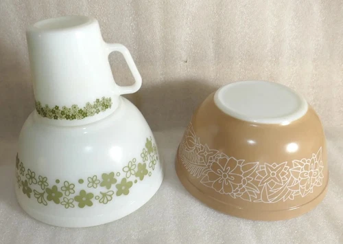 2 PYREX bake mixing Bowls 402  Woodland Brown Spring Blossom 1.5 Quart Scratches