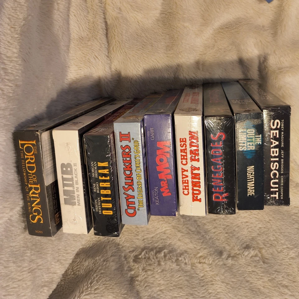 Lot of 9 Brand NEW/Factory Sealed VHS Tapes Movies 90s Comedy Family Action Sci Foto 4 de 4