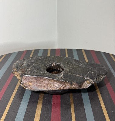 Die Original Schiefer Vase mit Blumenfrosch - Naturschiefer Übertopf - 27 cm x 15 cm
