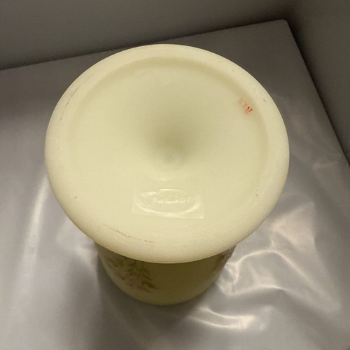 Fenton Custard Glass Glows Hand-Painted Pedestal Candy Dish with Lid - Imagen 11 de 12