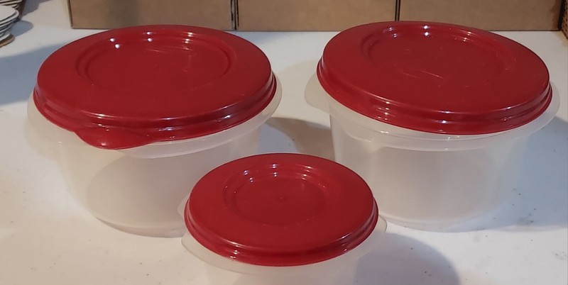 3-Vintage Rubbermaid Round Containers 3.2 cups & 1.1 cups Red Lid