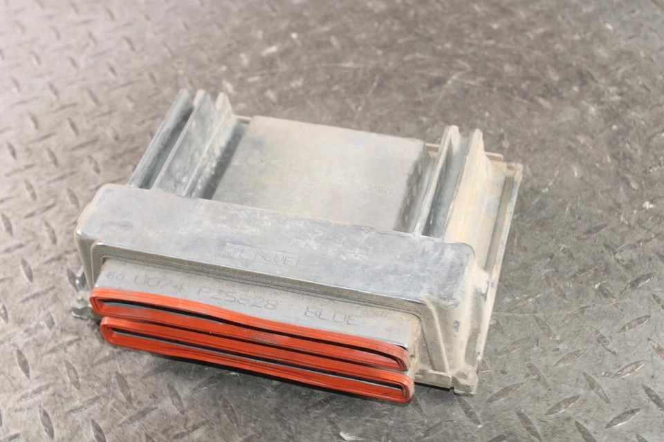 2004 Escalade Electronic 6.0L Motor Engine Control Module ECM ECU PCM PCU OE WTY - Imagem 2 de 4