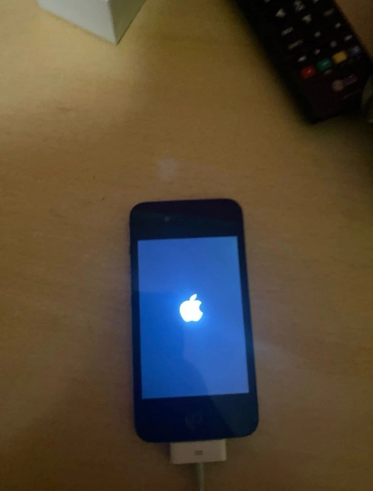 Apple iPhone 4S - 8GB - Nero (Sbloccato) - Immagine 2 di 4