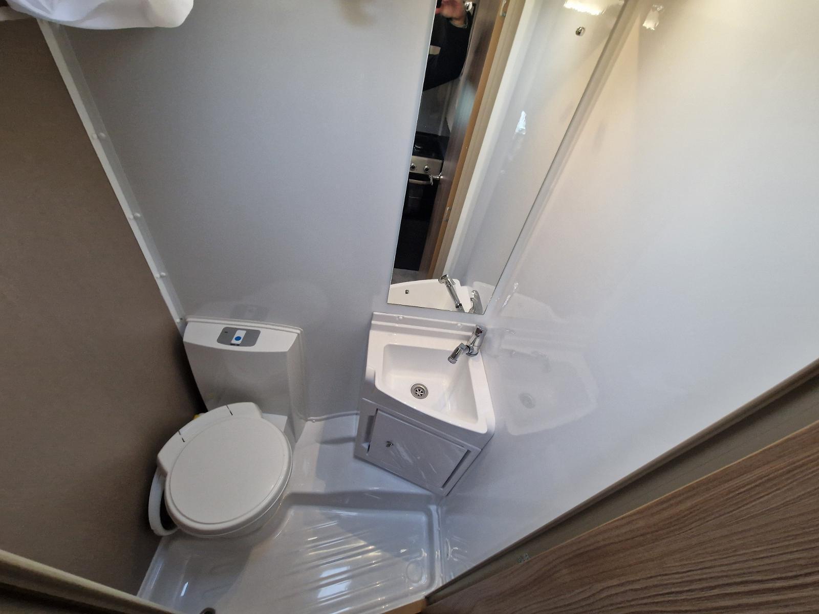 Swift Edge 476 6 Birth 6 Belt Fixed Bed Motorhome For Sale eBay