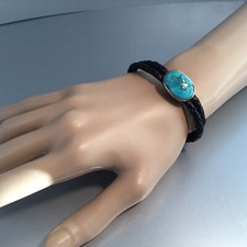 MEN S/ WOMEN S NATIVE AMERICAN TURQOUISE LEATHER BRACELET APPROX 6.75 - 7.75 L