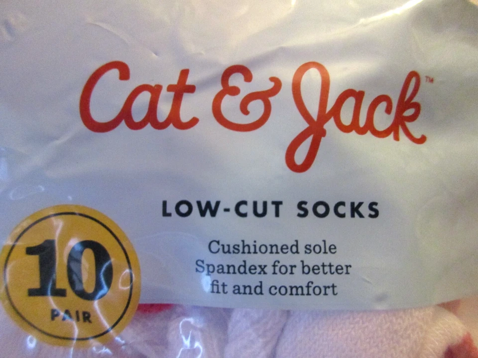 Paquete de 10 calcetines deportivos acolchados de corte bajo Cat & Jack, niñas talla pequeña 5,5-8,5 Foto 3 de 4