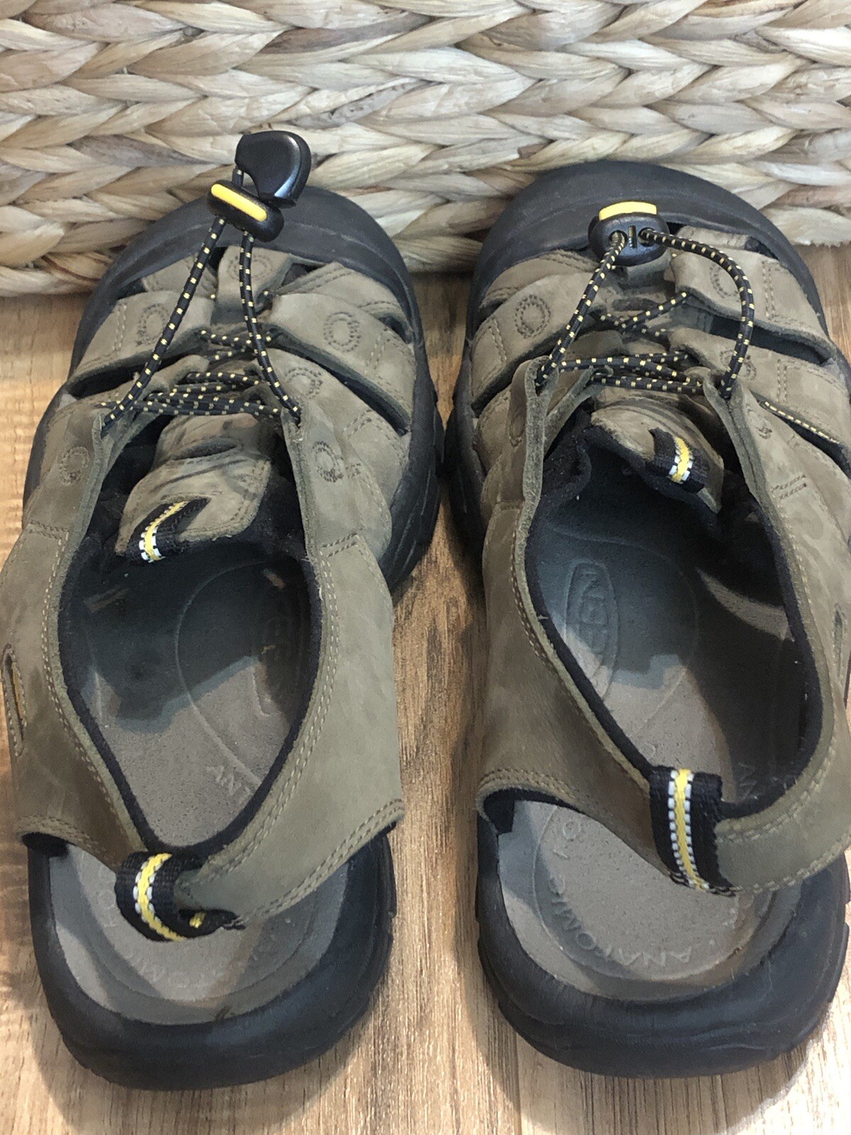 Sandali Keen Newport donna escursionismo all'aperto punta chiusa US 7 5 impermeabili oliva