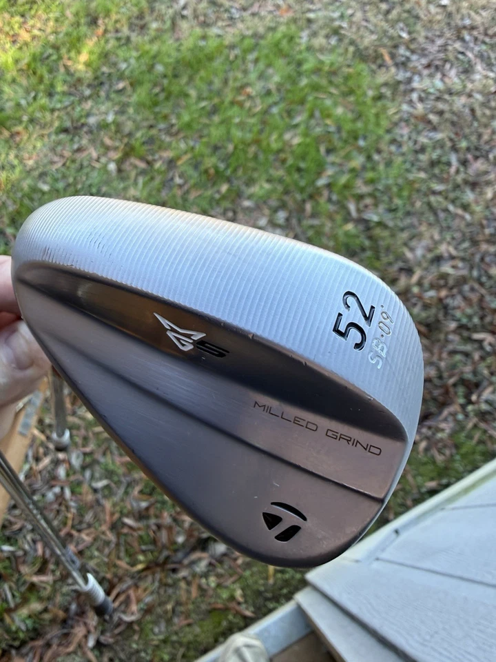 Черные стержни Taylormade MG5 Wedges 52/56 (для левой руки) AMT S300 - Изображение 2 из 4
