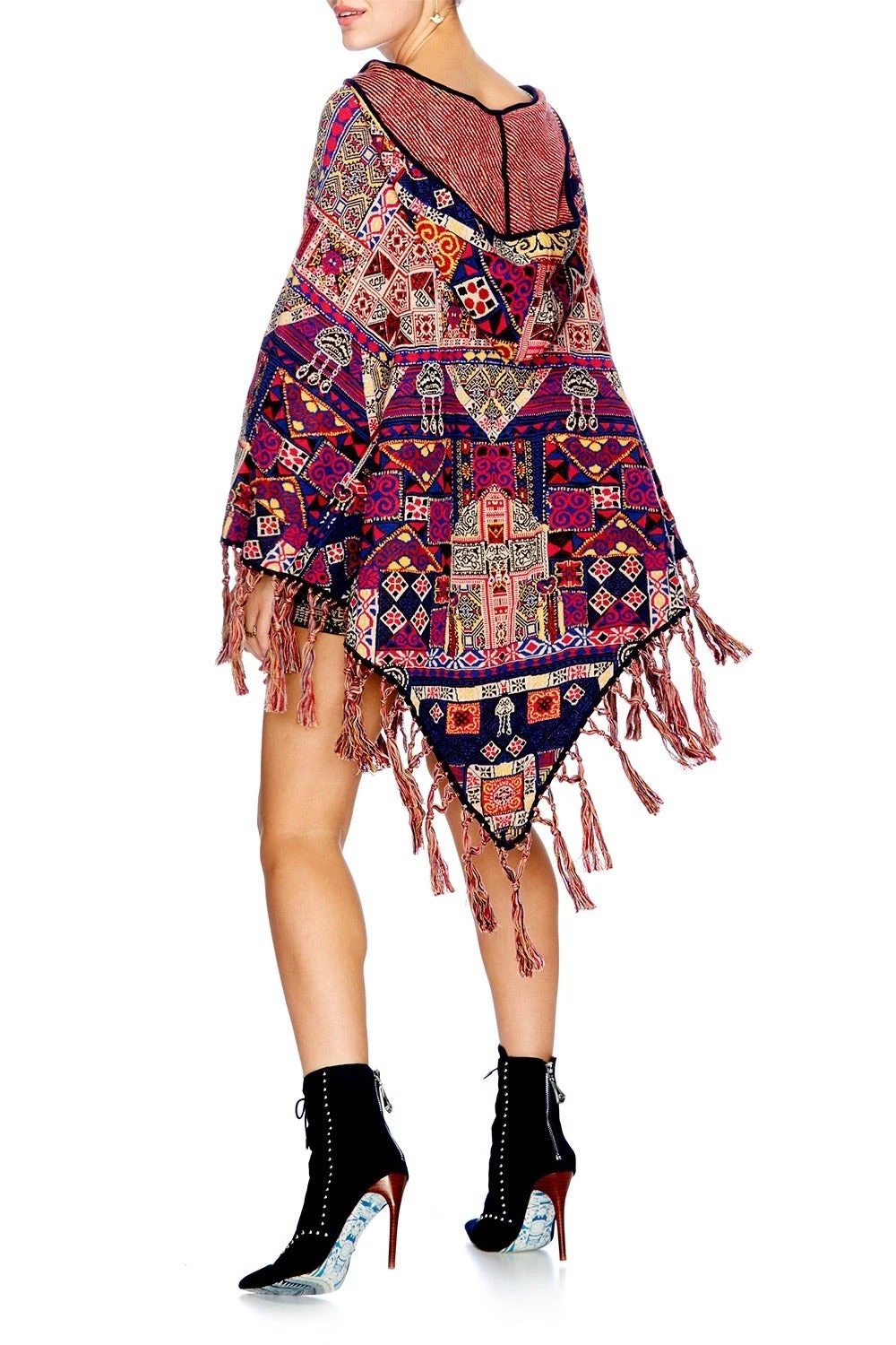CAMILLA Poncho Knitted Hood “Patch Me Up” Aztec Bamboo Wool Crystal OS Tassels
Opens in a new window