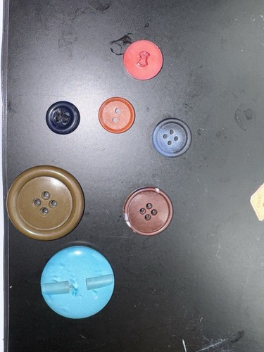 Vintage Set Of 7 Colorful Mixed Size Bakelite Buttons - Picture 6 of 13