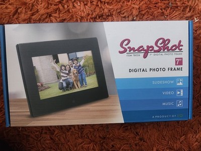 Snap Shot 7'' digital photo frame with Remote, New In Box 
