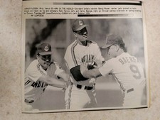 1991 AP Laserphoto of Sandy Alomar, Carlos Bearga & Felix Fermin Man In The...