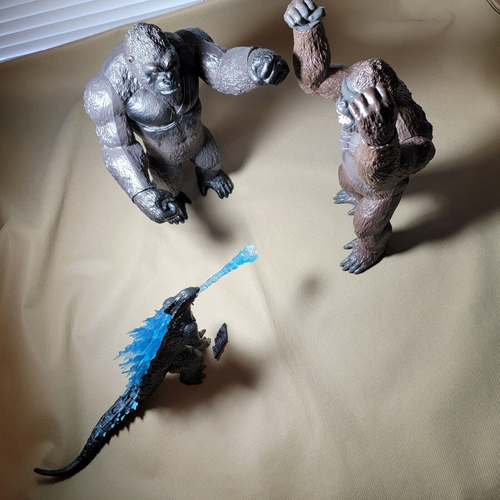 2 King Kong 11" Skull Island Playmates Legendary 2020 & Godzilla 6" Battle Wound