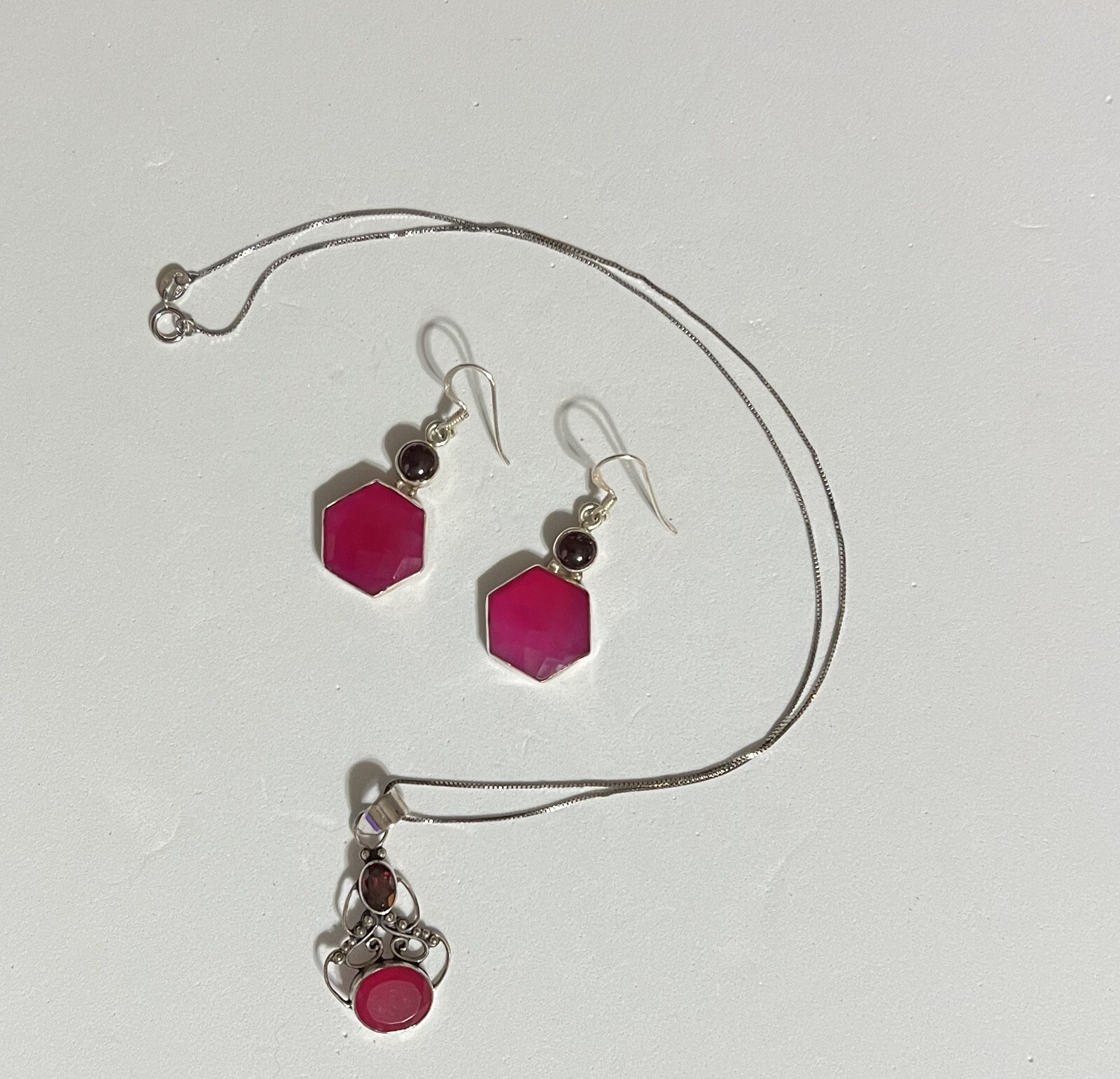 Natural Garnets And Lab Created Ruby Necklace And… - image 1