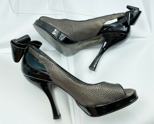 Nanette Lepore Sz 6.5 B Bronze Gold Black Patent Peep Toe Bow Heel Platform RARE - Picture 6 of 13