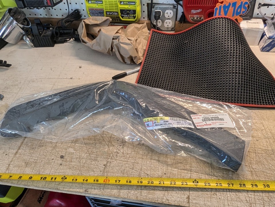 toyota-rav4-2019-2018-2021-2022-2023-rear-right-molding-fender-flare