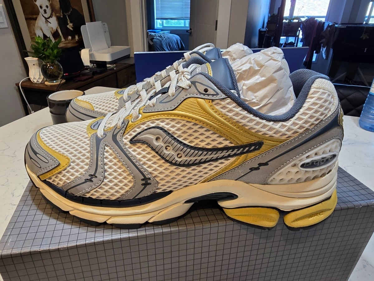 Saucony ProGrid Triumph Fabricated Future S70831-2 Men's Size 10