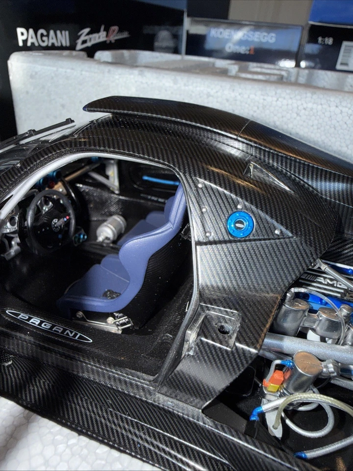 AUTOart 1/18 Pagani Zonda Revolution Azul Carbono Raro Coleccionable Foto 2 de 4
