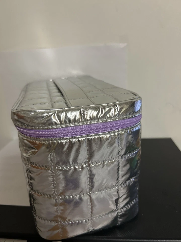 Clinique Cuidado de la Piel Maquillaje Belleza Cosméticos Entrenamiento Estuche Suave Bolso Plateado/Púrpura Foto 3 de 4