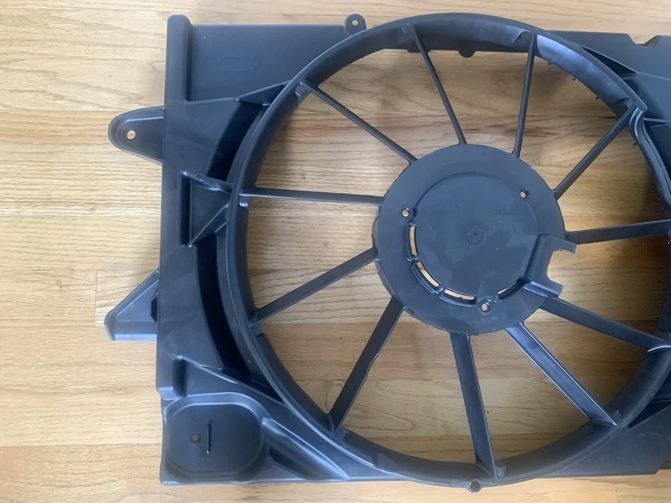 Cubierta del ventilador del motor de terreno Chevrolet Equinox GMC GM 25952785 10-17 OEM Foto 2 de 4