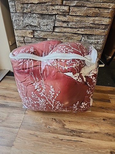 Foliage Collection 6 Piece Reversible Bed Ensemble Burgundy/ White - Picture 3 of 4