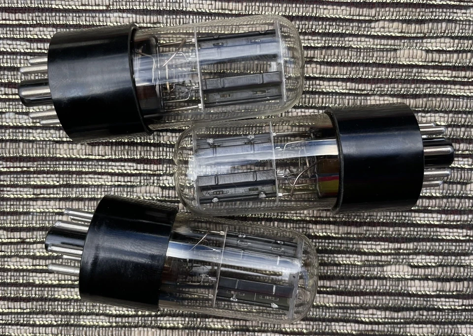 Trío (3) Bueno 1953 CBS 6SN7GT Fondo D Getter 2 agujeros Negro T Placas 2x Mica Foto 2 de 4