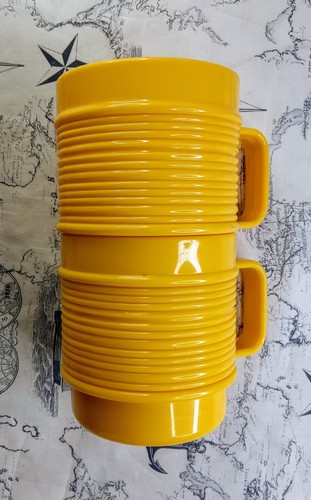 Set of 2 Vintage Rubbermaid Yellow Plastic Ribbed Stackable Coffee Mugs - Picture 2 of 6