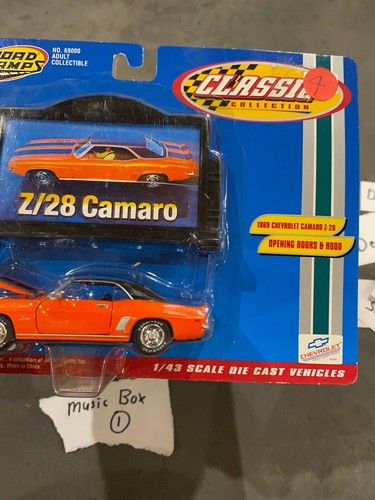 1/43 Scale 1969 69 CHEVROLET / CHEVY CAMARO Z/28 / 302 / Rubber Tire Muscle Car - Picture 3 of 4