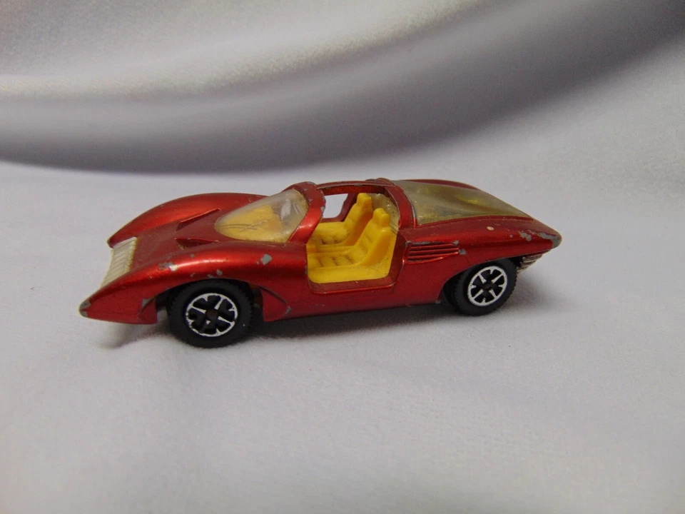 Dinky Toys Ferrari P5 coche fundido a presión Meccano de Inglaterra color rojo 3 3/4" largo Foto 3 de 4