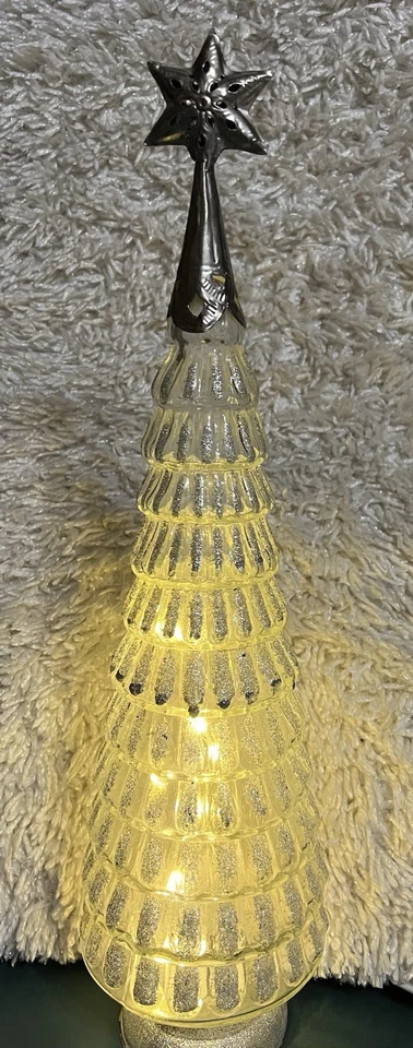 Vintage Rare Clear And Silver Glass Light-up Christmas Tree Large 17" - Image 2 of 4