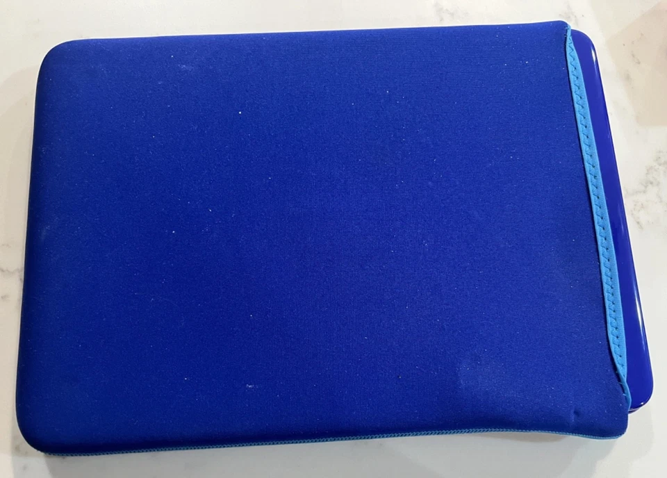 Dell Inspiron 11 3168 (2016) - Pantalla 11" - Púrpura con funda blanda y cable de alimentación Foto 3 de 4