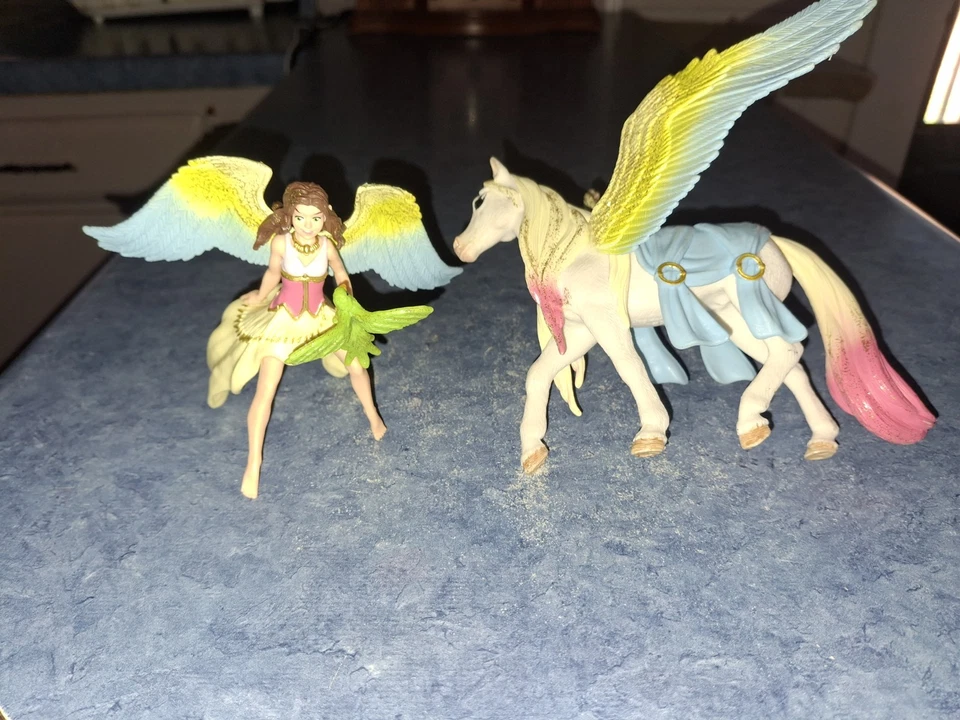 SCHLEICH 70566 Surah with glitter Pegasus, ages 5 and up, BAYALA - playset, 3 pa - Image 4 of 4