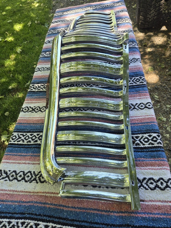 Rejilla para 1949 Desoto 1255453 1255454 completa OEM Mopar  Foto 3 de 4