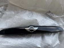 2017-2018 MINI COUNTRYMAN F60 REAR TRUNK LID TRIM MOLDING HATCH GRIP OEM AW21727